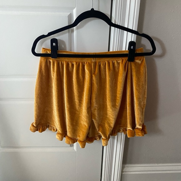 ASOS Ruffle Shorts - Picture 2 of 5